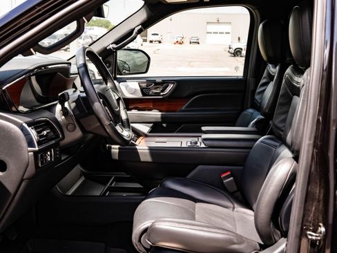 Used 2024 Lincoln Navigator Reserve AWD/4WD image 24