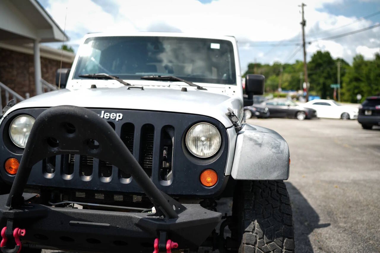 Used 2012 Jeep Wrangler Unlimited Rubicon w/ Dual Top Group AWD/4WD image 8
