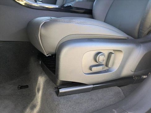 New 2026 Land Rover Range Rover Velar Dynamic SE image 4