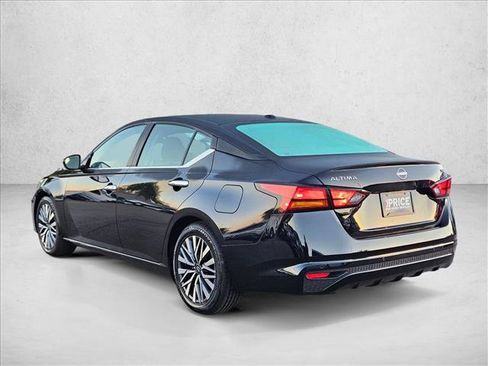 Used 2024 Nissan Altima 2.5 SV image 8