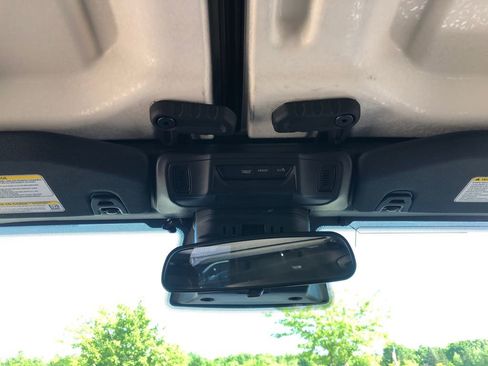 Used 2025 Jeep Wrangler Unlimited Sahara AWD/4WD image 30