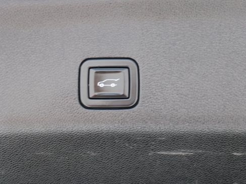 Used 2021 Chevrolet Tahoe LT w/ LT Signature Package RWD image 17
