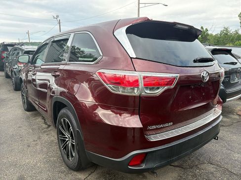 Used 2015 Toyota Highlander LE AWD/4WD image 12