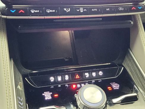 Used 2022 Jeep Wagoneer Series III w/ Flexible Seating Group image 15