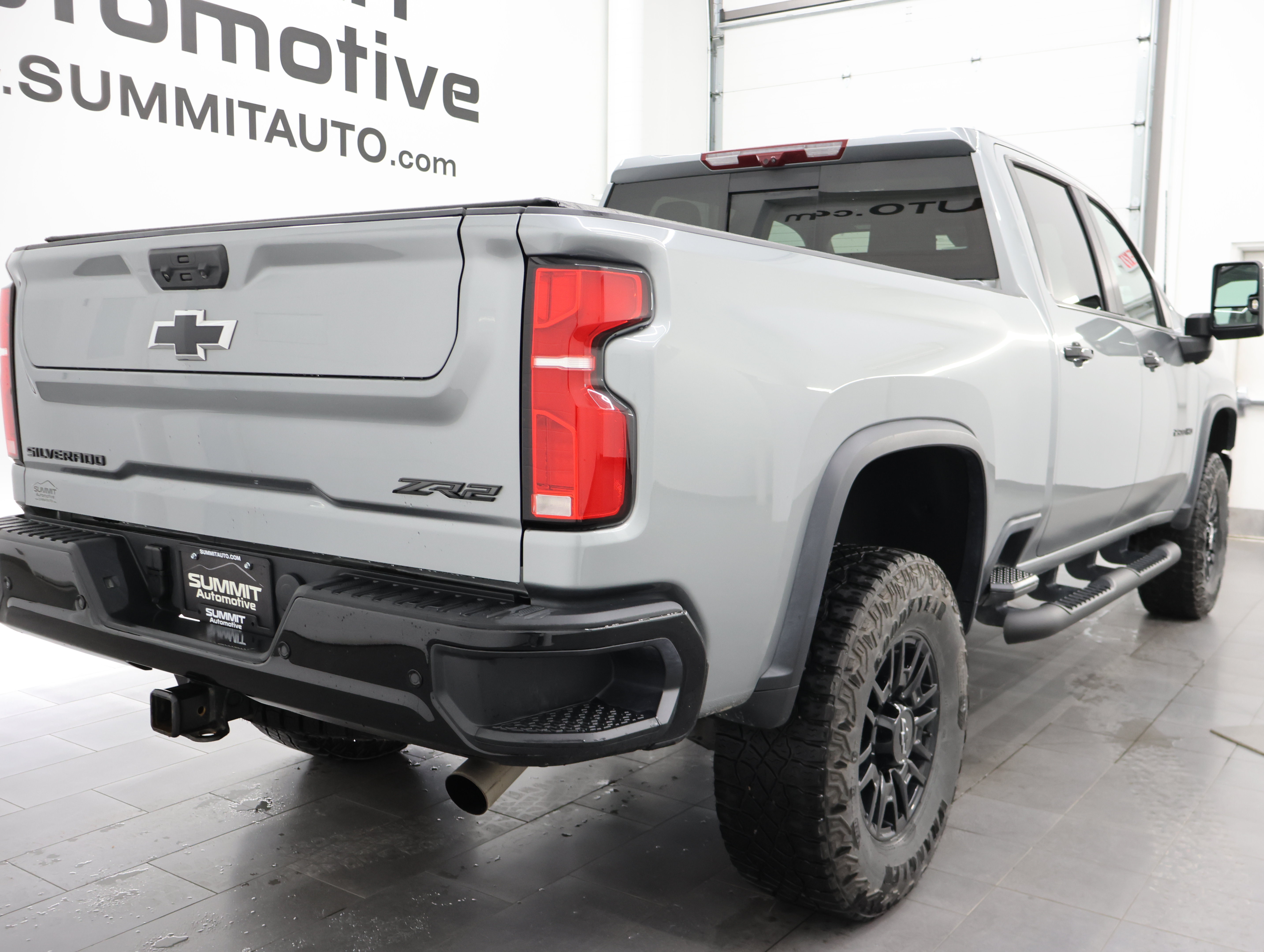Used 2025 Chevrolet Silverado 2500 ZR2 w/ Technology Package AWD/4WD image 4