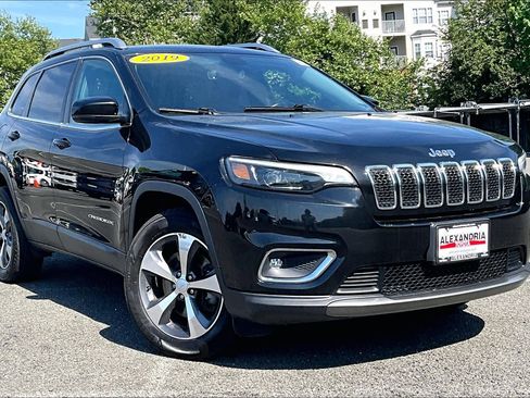 Used 2019 Jeep Cherokee Limited AWD/4WD image 2