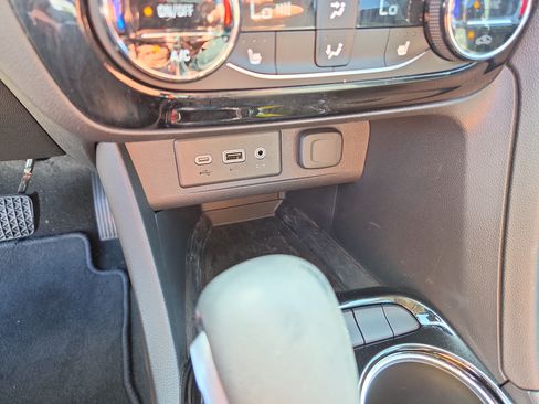 Used 2022 Buick Encore GX Select FWD image 23