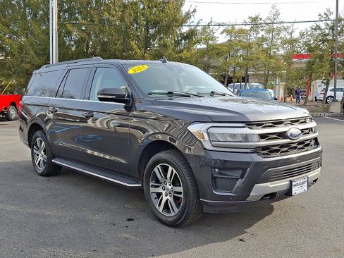 Certified 2023 Ford Expedition Max XLT image 3