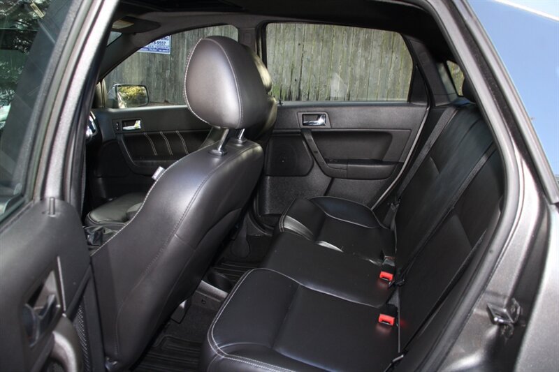 Used 2010 Ford Focus SEL FWD image 15