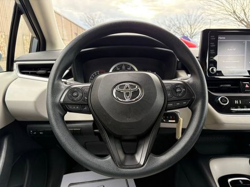 Used 2022 Toyota Corolla LE image 19