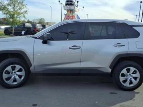 Used 2022 Toyota RAV4 LE image 14