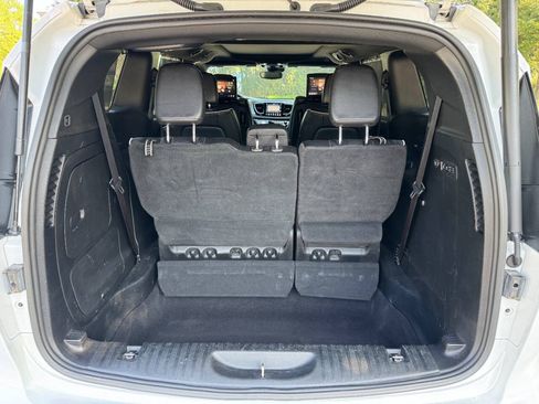Used 2019 Chrysler Pacifica Limited w/ Advanced Safetytec Group FWD image 14