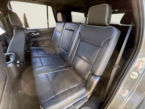 Used 2021 GMC Yukon SLT w/ SLT Premium Package image 16