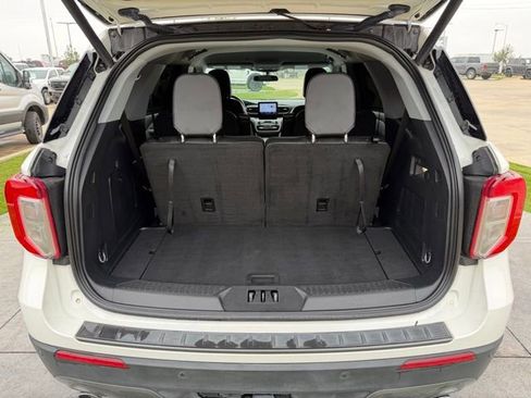 Certified 2023 Ford Explorer XLT w/ Equipment Group 202A RWD image 8