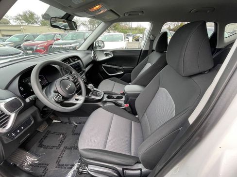 Used 2025 Kia Soul LX w/ LX Technology Package image 24
