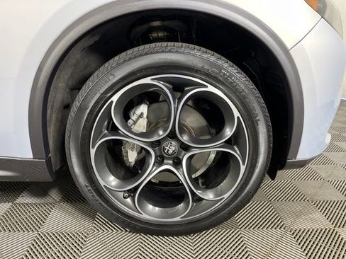 Used 2024 Alfa Romeo Stelvio Ti image 9