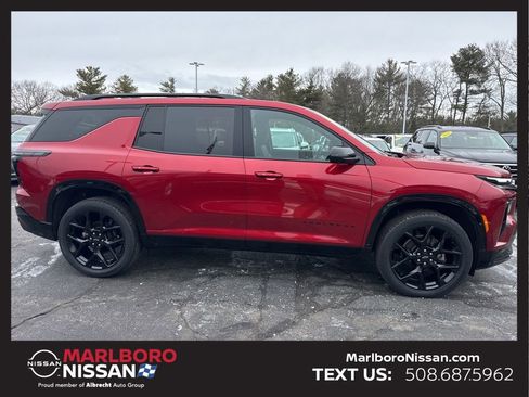 Used 2024 Chevrolet Traverse RS image 8