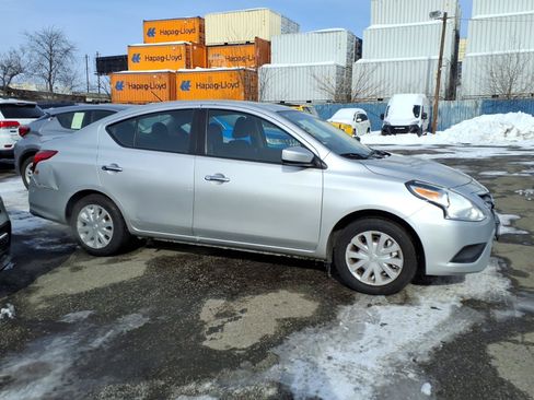 Used 2017 Nissan Versa SV FWD image 8