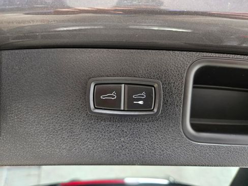 Used 2018 Porsche Macan image 45