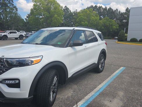 Used 2021 Ford Explorer XLT w/ Equipment Group 202A AWD/4WD image 1