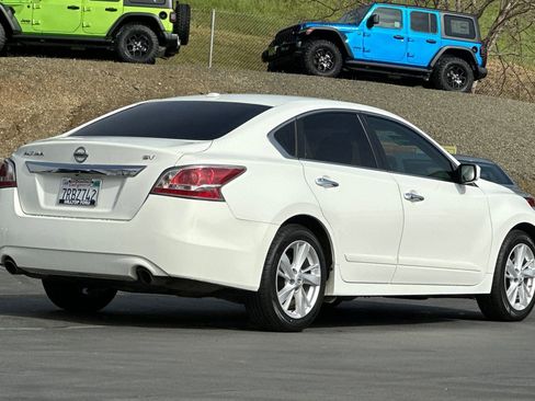 Used 2015 Nissan Altima 2.5 SV image 4