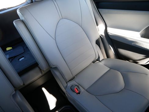 Certified 2026 Toyota Highlander XLE image 14