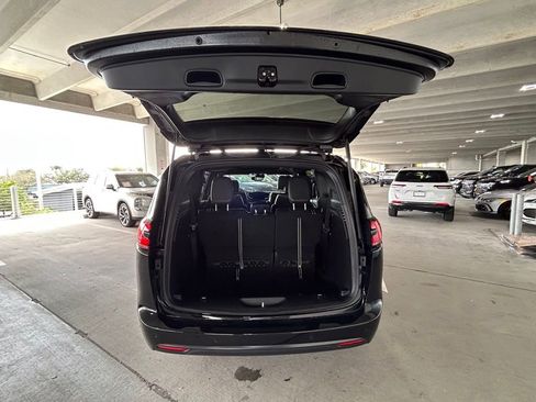 New 2026 Chrysler Pacifica Limited w/ S Appearance Package FWD image 32
