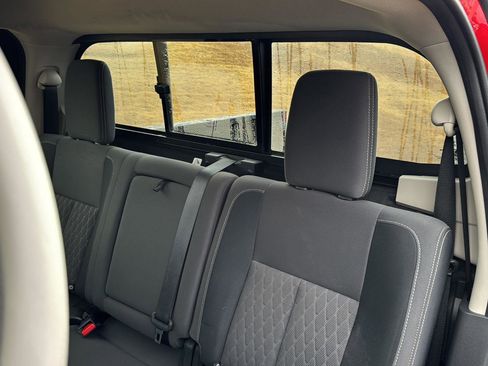 Used 2022 Nissan Titan SV image 25