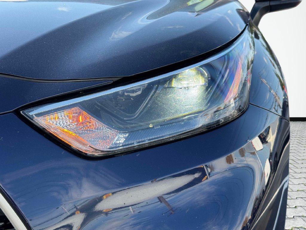Used 2022 Toyota Highlander XLE AWD/4WD image 9