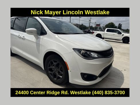 Used 2019 Chrysler Pacifica Limited w/ S Appearance Package FWD image 1