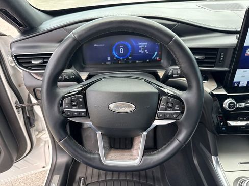 Used 2022 Ford Explorer Platinum w/ Equipment Group 601A AWD/4WD image 15