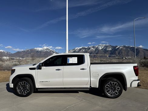 Used 2025 GMC Sierra 1500 Denali Ultimate image 2