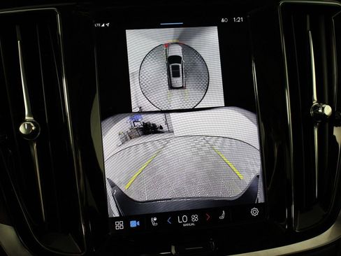 Certified 2025 Volvo V60 B5 Cross Country Plus image 13