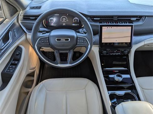 Used 2023 Jeep Grand Cherokee Limited image 11