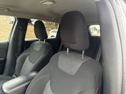 Used 2016 Jeep Cherokee Latitude w/ Cold Weather Group image 12