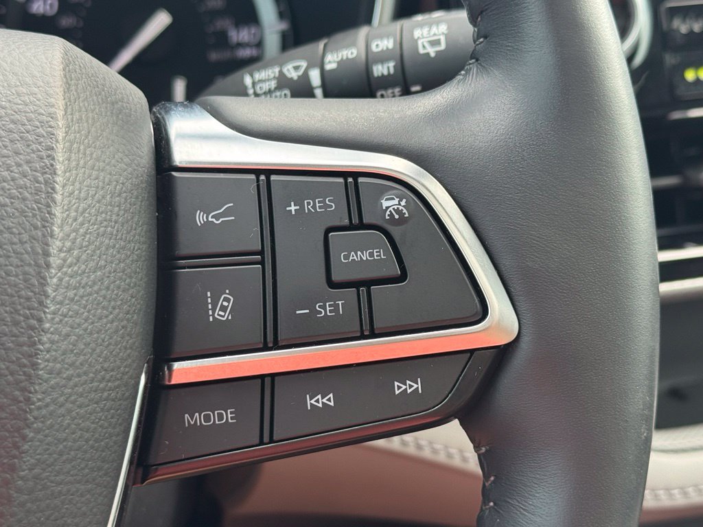 Used 2021 Toyota Highlander Platinum AWD/4WD image 27