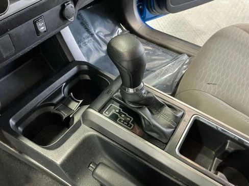 Used 2018 Toyota Tacoma SR5 w/ SR5 Appearance Package (SM) AWD/4WD image 14