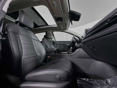 Used 2025 Kia Sportage SX image 27