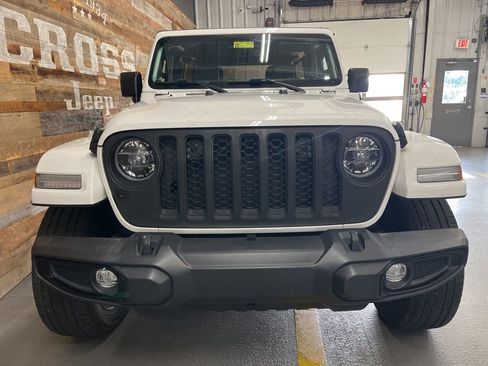 Used 2021 Jeep Wrangler Unlimited Sahara AWD/4WD image 4