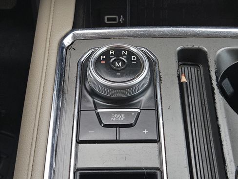 Used 2018 Ford Expedition XLT w/ Equipment Group 202A RWD image 16