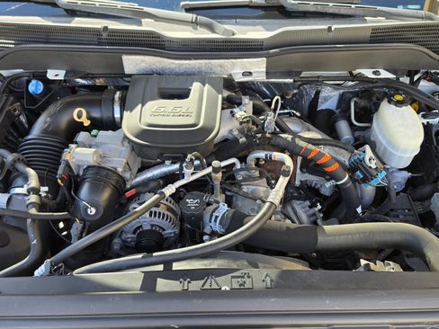 Used 2015 Chevrolet Silverado 2500 W/T AWD/4WD image 12