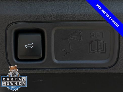 Used 2023 Ford Expedition XLT image 28