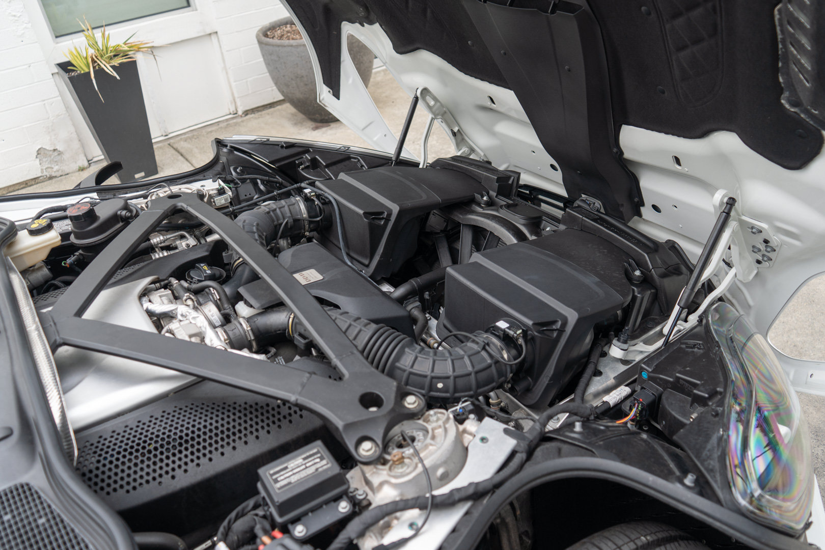 Used 2019 Aston Martin DB11 Coupe RWD image 38