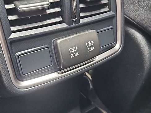 Used 2024 Subaru Forester Premium AWD/4WD image 19