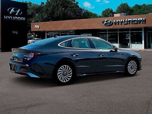 New 2025 Hyundai Sonata Limited FWD image 9