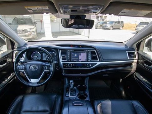 Used 2018 Toyota Highlander Limited image 16