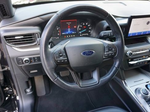 Used 2020 Ford Explorer XLT w/ Equipment Group 202A image 7