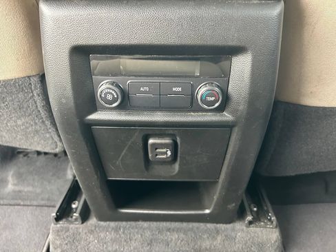 Used 2023 Chevrolet Traverse LS FWD image 40