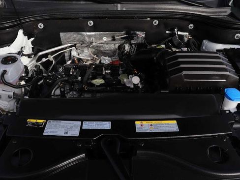 Used 2025 Volkswagen Atlas SE image 16