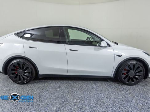 Used 2022 Tesla Model Y Performance AWD/4WD image 8